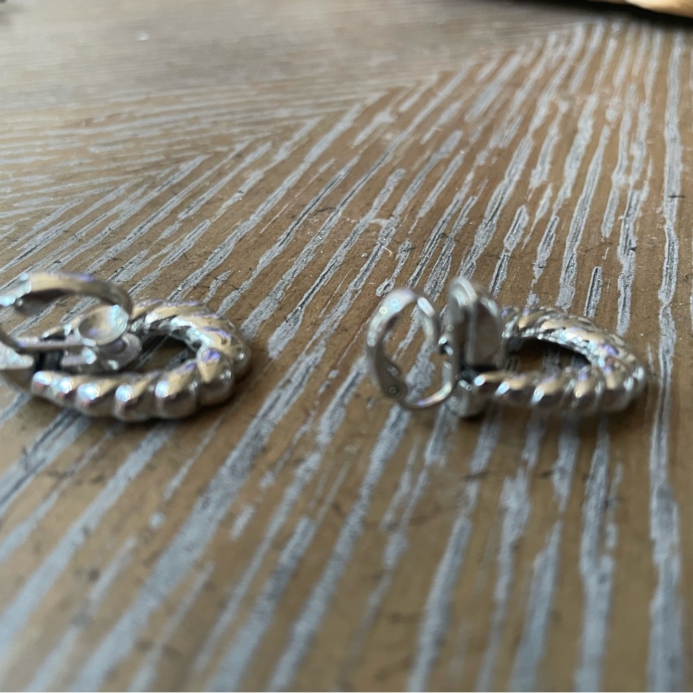 5 pairs of vintage clip on earrings - Picture 9 of 12